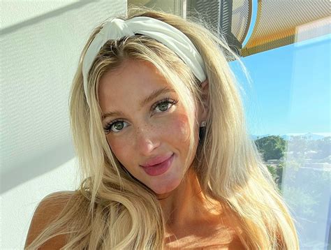 Carly Hart (@carlyyyyy) .